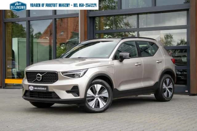 Volvo XC40 (2023) thumbnail 3