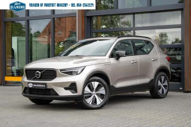 Volvo XC40 (2023) thumbnail 4
