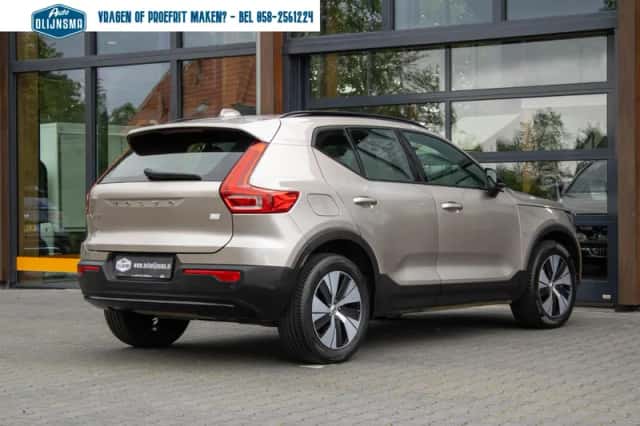 Volvo XC40 (2023) thumbnail 5