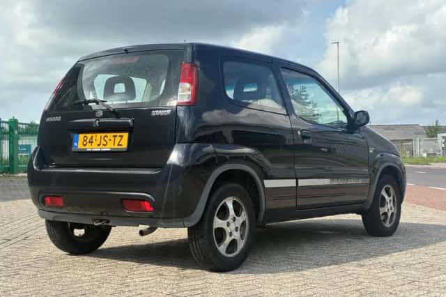 Suzuki Ignis (2002) thumbnail 5
