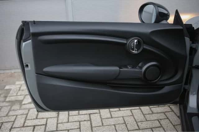 MINI Cooper (2019) thumbnail 4