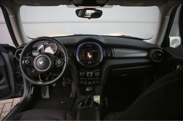 MINI Cooper (2019) thumbnail 6