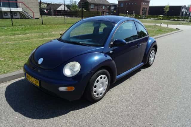 Volkswagen New Beetle (2001) thumbnail 1