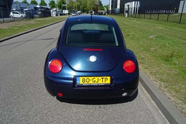 Volkswagen New Beetle (2001) thumbnail 5