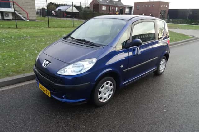 Peugeot 1007 (2005) thumbnail 1