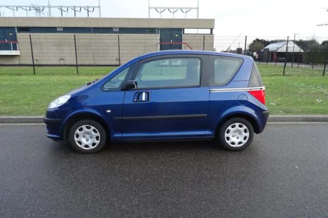 Peugeot 1007 (2005) thumbnail 2