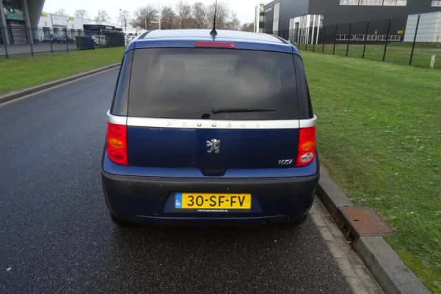 Peugeot 1007 (2005) thumbnail 4