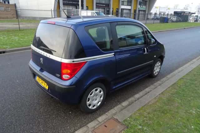 Peugeot 1007 (2005) thumbnail 5