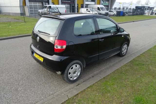 Volkswagen Fox (2008) thumbnail 5
