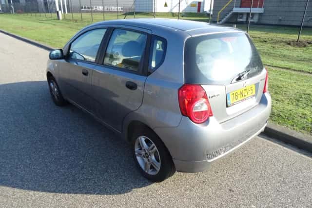 Chevrolet Aveo (2011) thumbnail 3