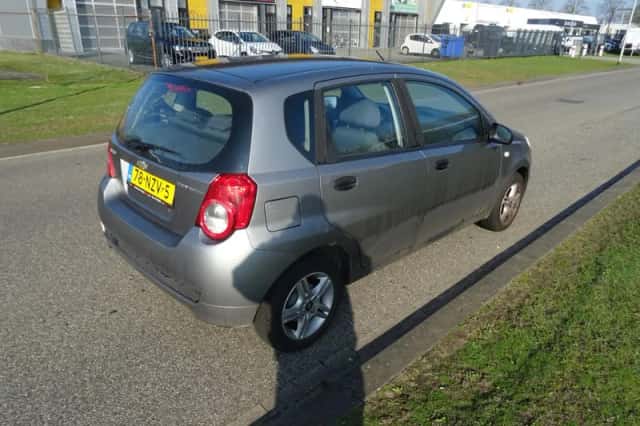 Chevrolet Aveo (2011) thumbnail 5