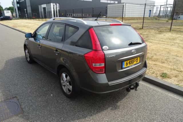 Kia Cee'd (2012) thumbnail 3