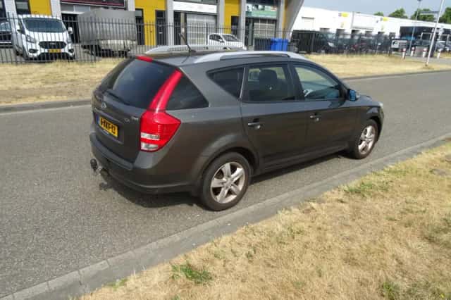 Kia Cee'd (2012) thumbnail 5