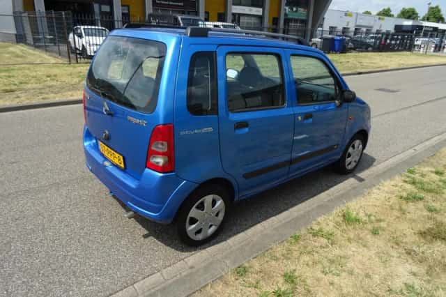 Suzuki Wagon R+ (2004) thumbnail 5