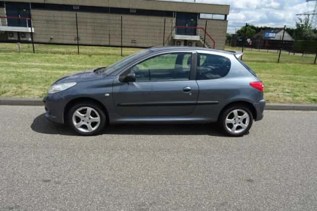 Peugeot 206 (2009) thumbnail 2