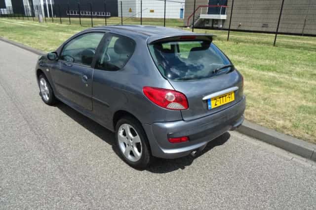 Peugeot 206 (2009) thumbnail 3