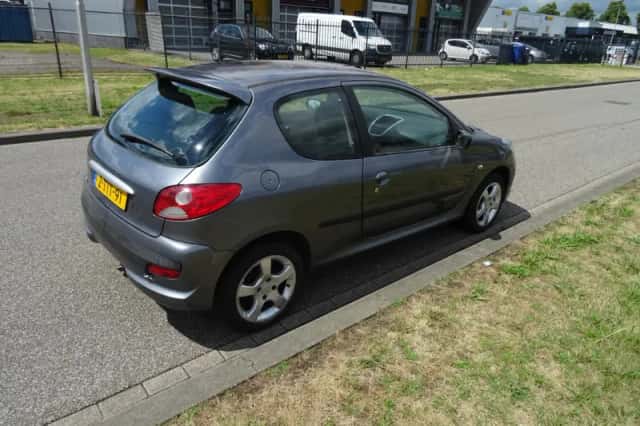 Peugeot 206 (2009) thumbnail 5