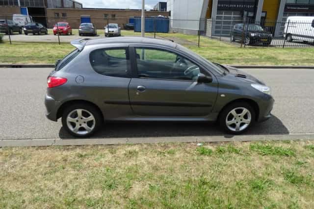 Peugeot 206 (2009) thumbnail 6