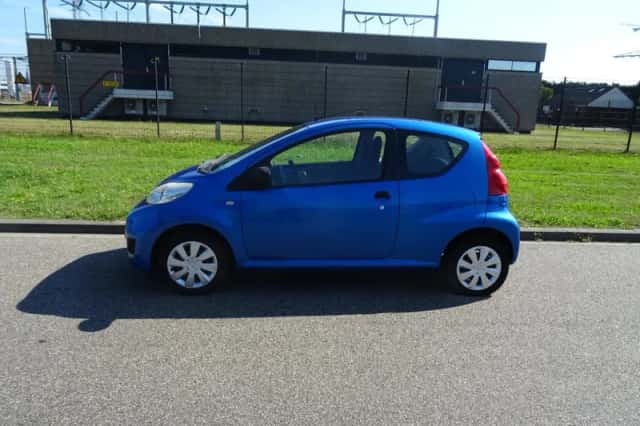Peugeot 107 (2011) thumbnail 2