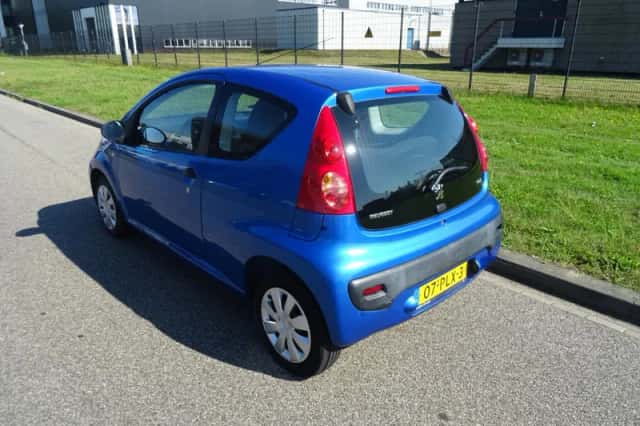 Peugeot 107 (2011) thumbnail 3