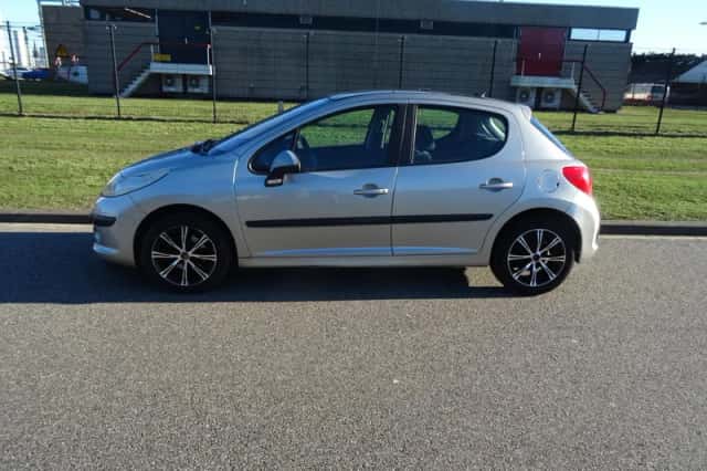 Peugeot 207 (2006) thumbnail 2