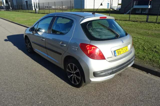 Peugeot 207 (2006) thumbnail 3