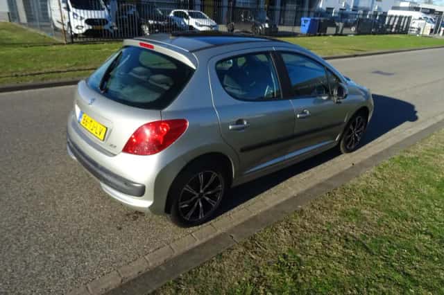 Peugeot 207 (2006) thumbnail 5