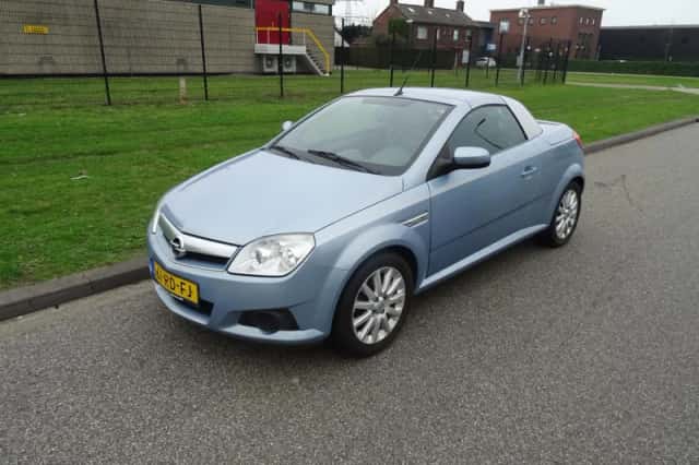 Opel Tigra TwinTop (2005) thumbnail 1