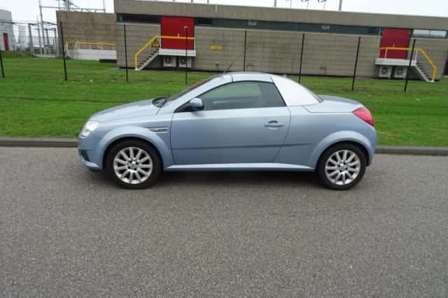 Opel Tigra TwinTop (2005) thumbnail 2