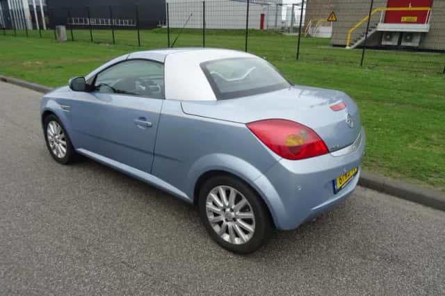 Opel Tigra TwinTop (2005) thumbnail 3