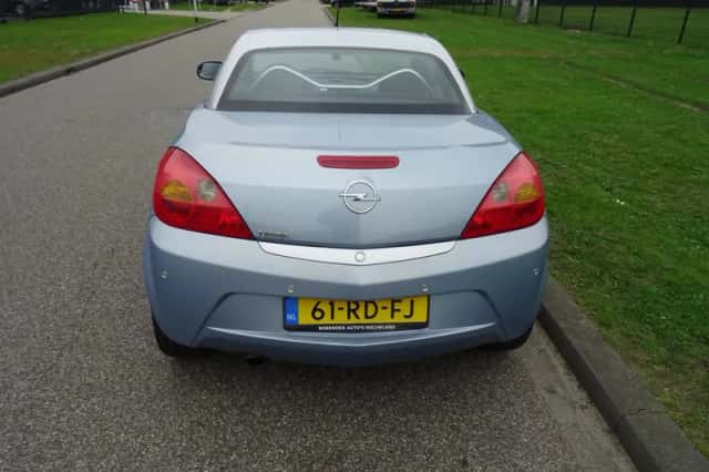 Opel Tigra TwinTop (2005) thumbnail 4