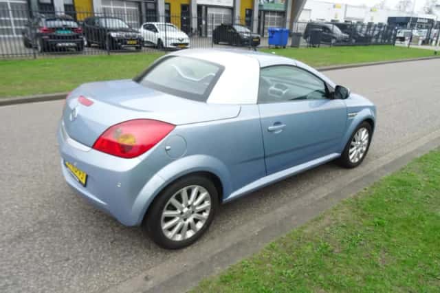 Opel Tigra TwinTop (2005) thumbnail 5