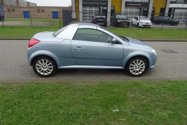 Opel Tigra TwinTop (2005) thumbnail 6
