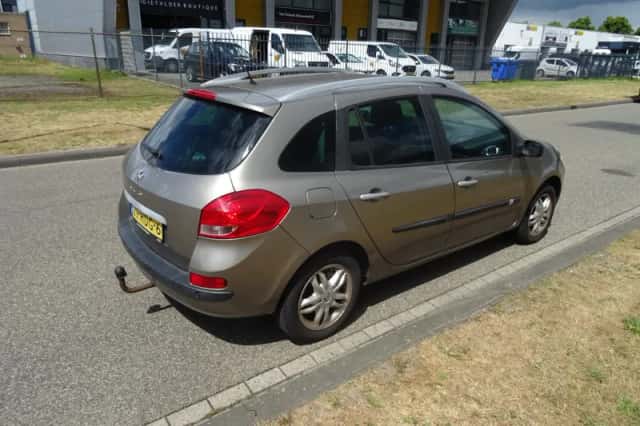Renault Clio (2008) thumbnail 5