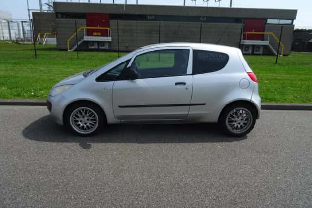 Mitsubishi Colt (2006) thumbnail 2