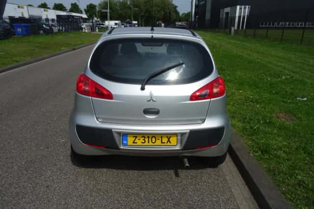 Mitsubishi Colt (2006) thumbnail 4