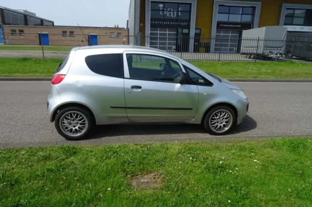 Mitsubishi Colt (2006) thumbnail 6