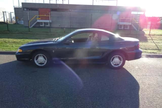 Ford Mustang (1996) thumbnail 2