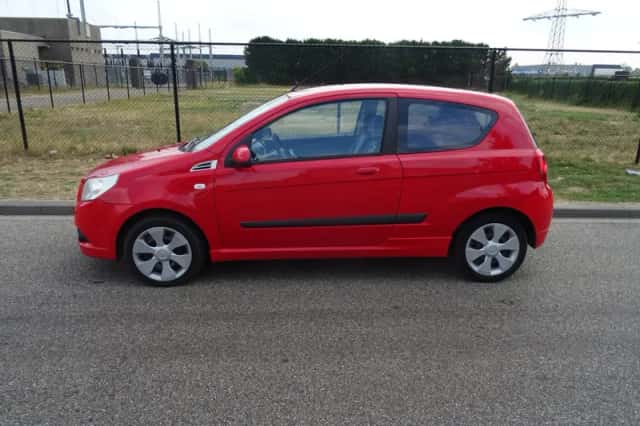 Chevrolet Aveo (2011) thumbnail 2