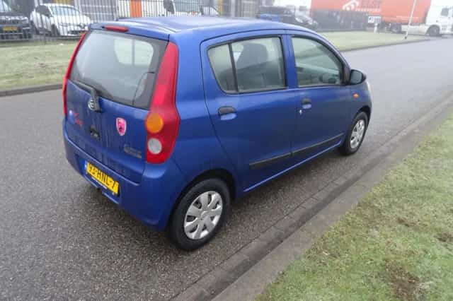 Daihatsu Cuore (2009) thumbnail 5