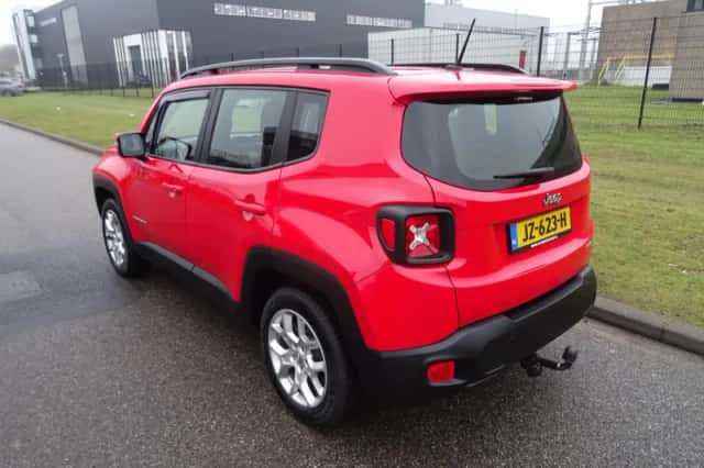 Jeep Renegade (2016) thumbnail 3