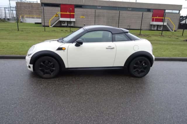 MINI Coupé (2013) thumbnail 2