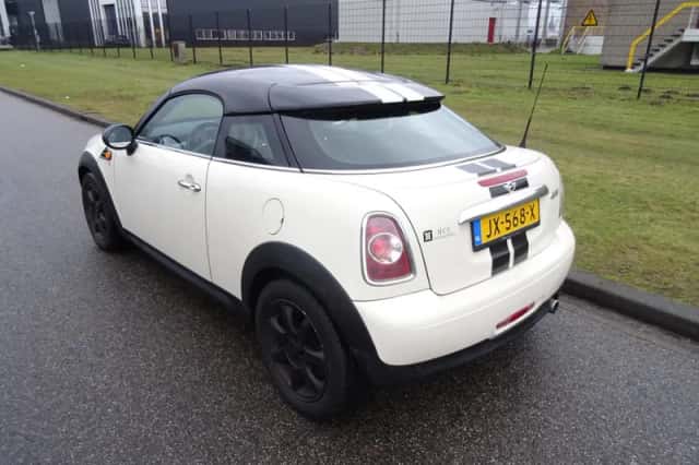 MINI Coupé (2013) thumbnail 3
