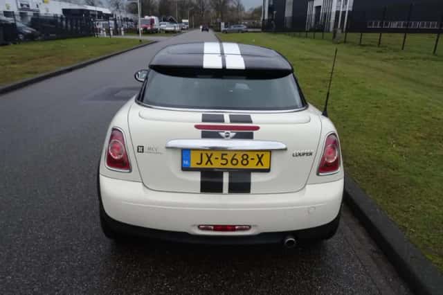 MINI Coupé (2013) thumbnail 4