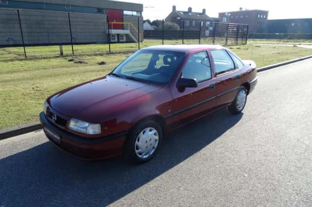 Opel Vectra (1994) thumbnail 1