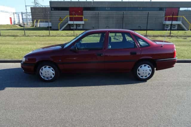 Opel Vectra (1994) thumbnail 2