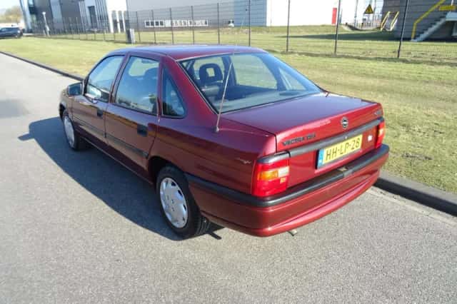 Opel Vectra (1994) thumbnail 3