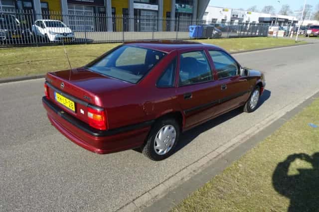 Opel Vectra (1994) thumbnail 5