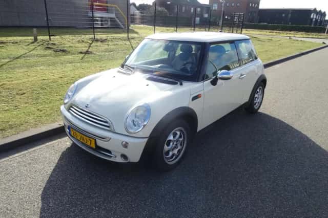 MINI Cooper (2006) thumbnail 1