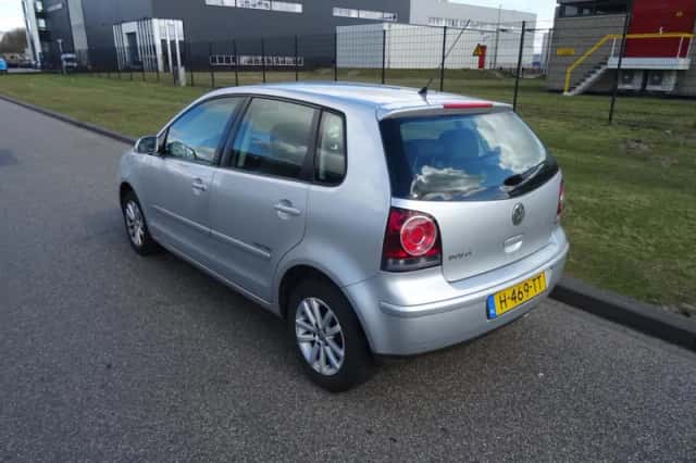 Volkswagen Polo (2009) thumbnail 3